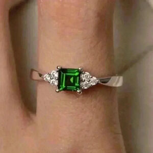 New 925 Silver Emerald Ring